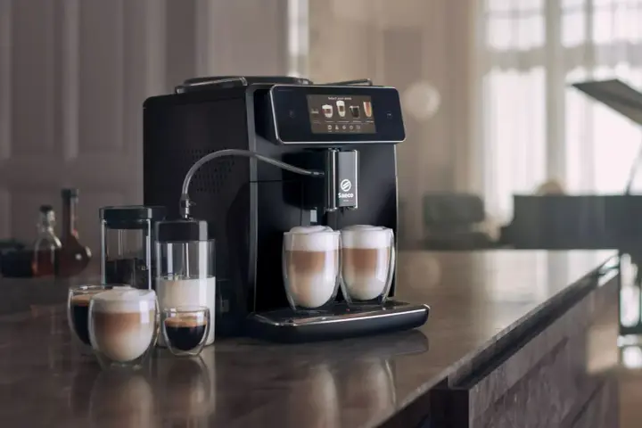 Szukasz idealny ekspres do kawy do 1000 zł? Ten automatyczny ekspres Saeco przygotuje pyszne latte i espresso.